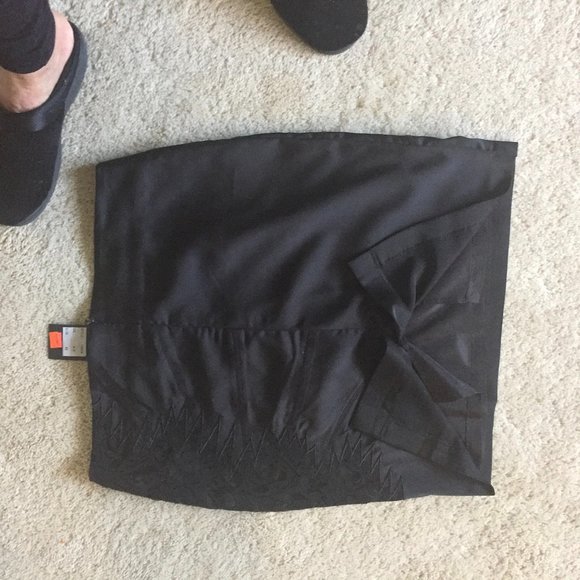 NEW LISTING Dressy skirt - Picture 4 of 6